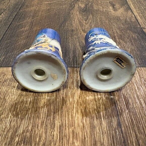 Vintage South Dakota Mt Rushmore Black Hills Salt and Pepper Shaker Set - Picture 6 of 7